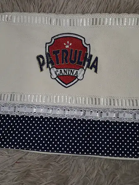Bordado artesanal à mão