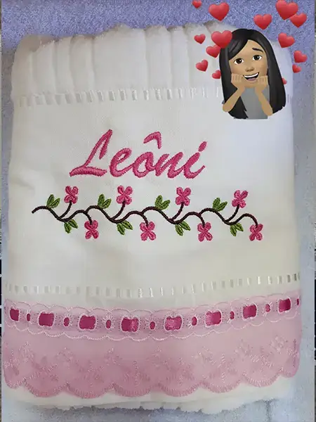 Peça delicada bordada